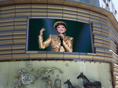 LED显示屏以其独特创意 成户外广告新宠